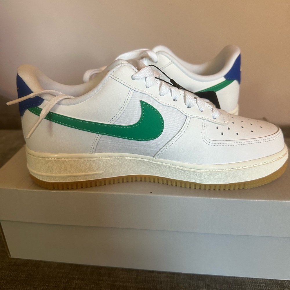 NIKE AIR FORCE 1/WOMENS 8
